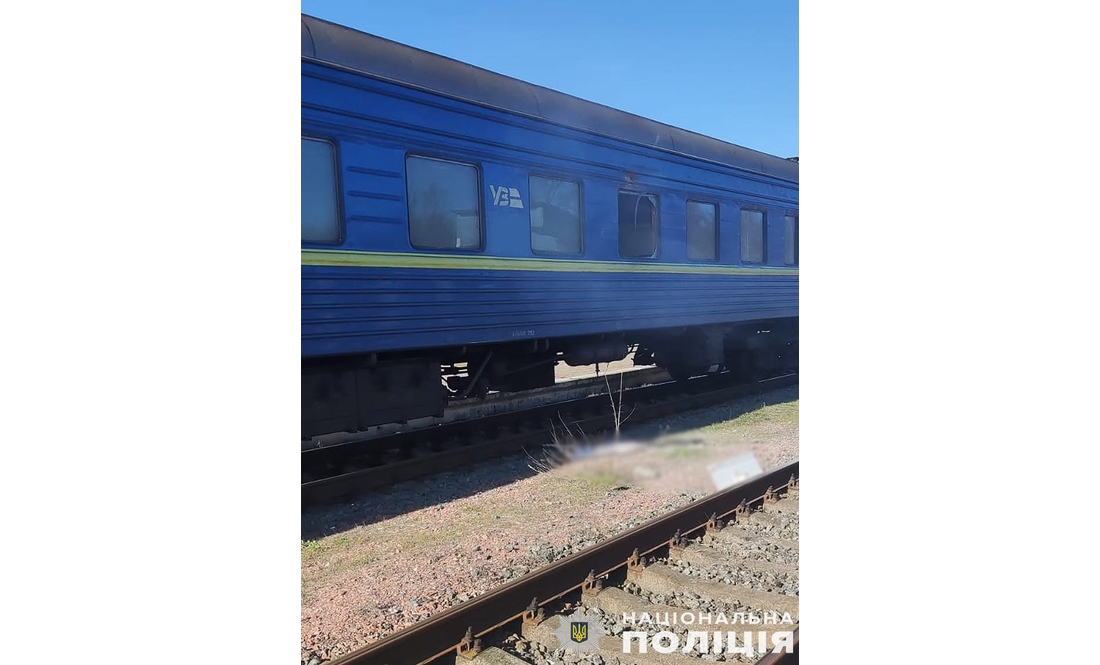 "Військовий ешелон": як обстріляний пасажирський вагон на Чернігівщині став об'єктом фейків рф