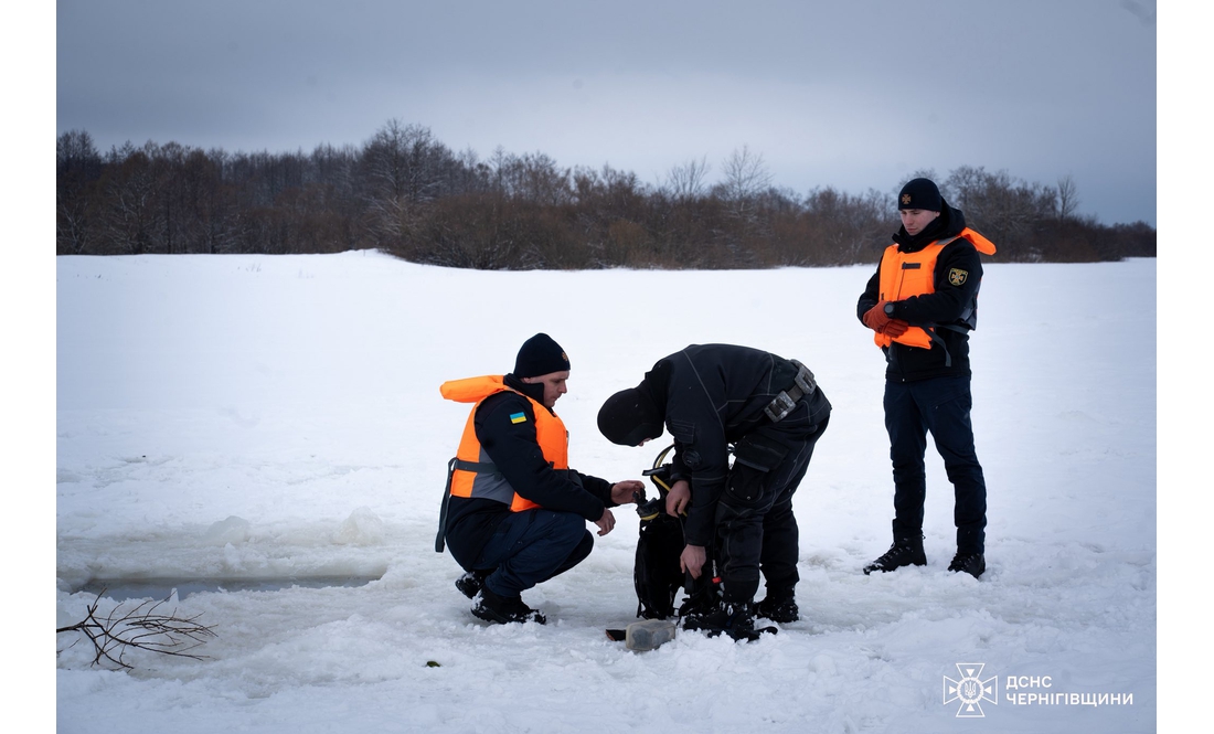 Рятувальники знайшли залишки безпілотника в річці на Чернігівщині