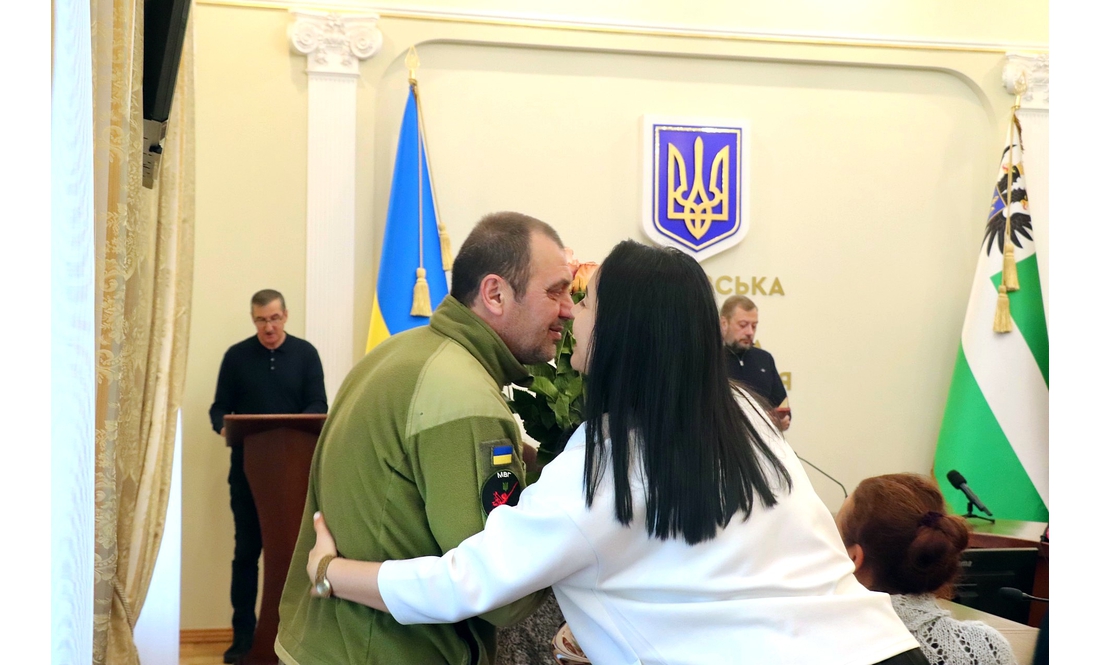 Державні нагороди військовим, медикам, освітянам і митцям: у Чернігові відзначили жителів області