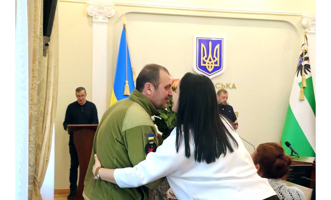 Державні нагороди військовим, медикам, освітянам і митцям: у Чернігові відзначили жителів області