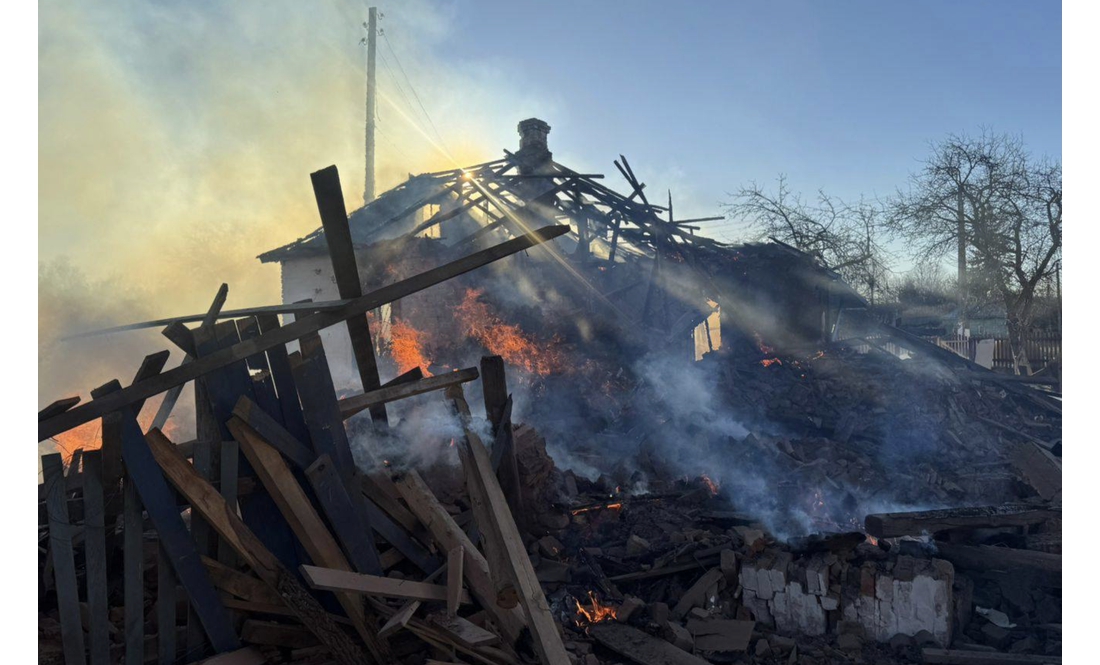 Росіяни розбомбили старостат у прикордонному селі на Чернігівщині