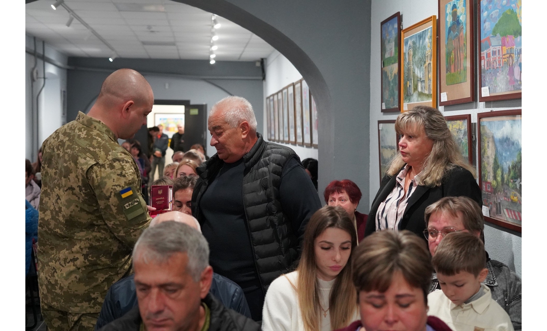 «Їхній голос більше не чути»: 54 родини з Чернігівщини отримали нагороди загиблих захисників