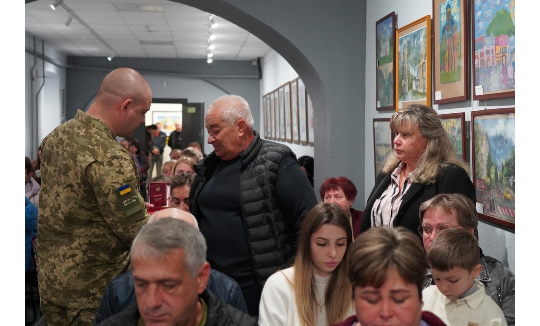 «Їхній голос більше не чути»: 54 родини з Чернігівщини отримали нагороди загиблих захисників