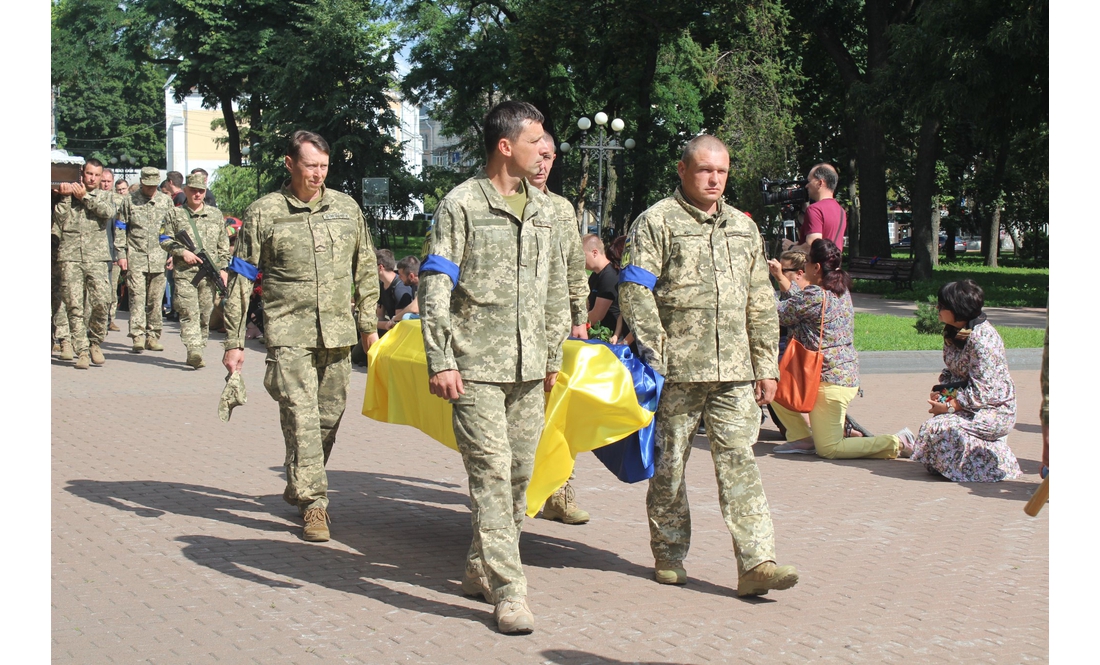 Громада Чернігова попрощалася із солдатом Віктором Кошовим