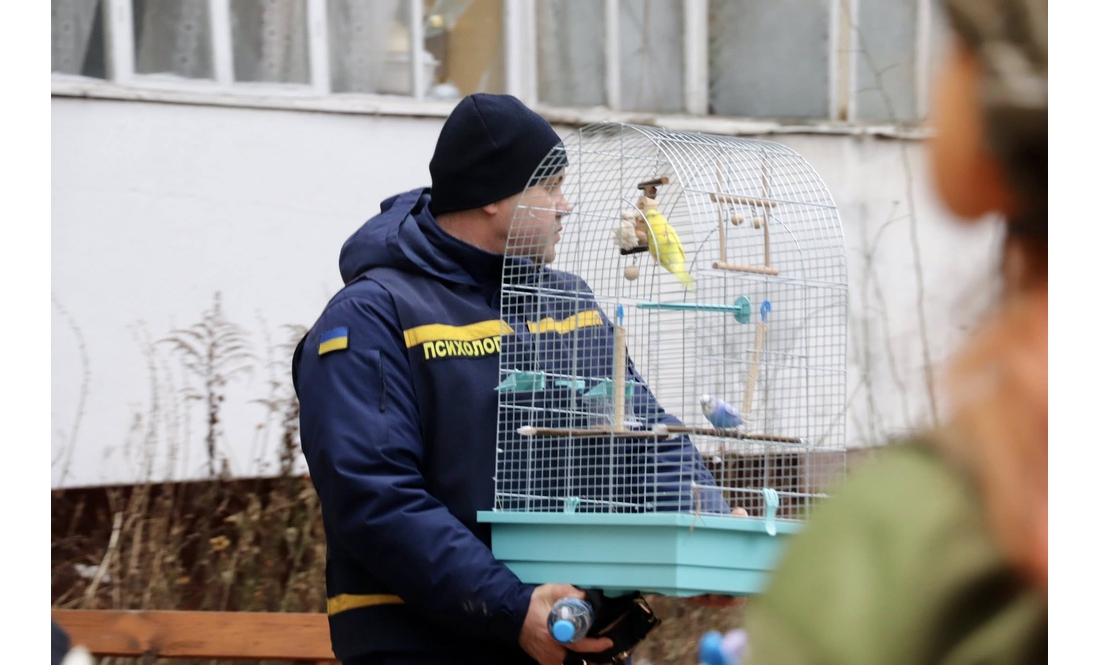 "Люди були вдома": яка ситуація на місці влучання ворожого БпЛА в 5-поверхівку в Чернігові