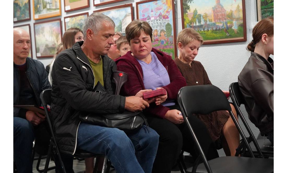 «Їхній голос більше не чути»: 54 родини з Чернігівщини отримали нагороди загиблих захисників