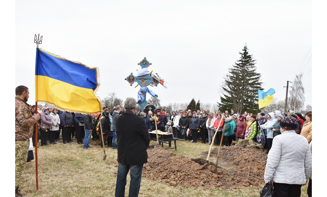 У Коропі прощалися з 27-річним героєм, який загинув у бою під Харковом