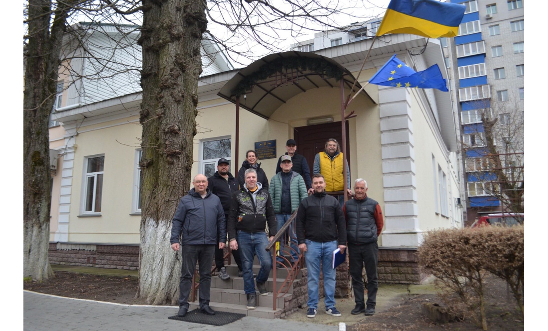 Латвійці привезли на Чернігівщину три автівки з комп'ютерною технікою
