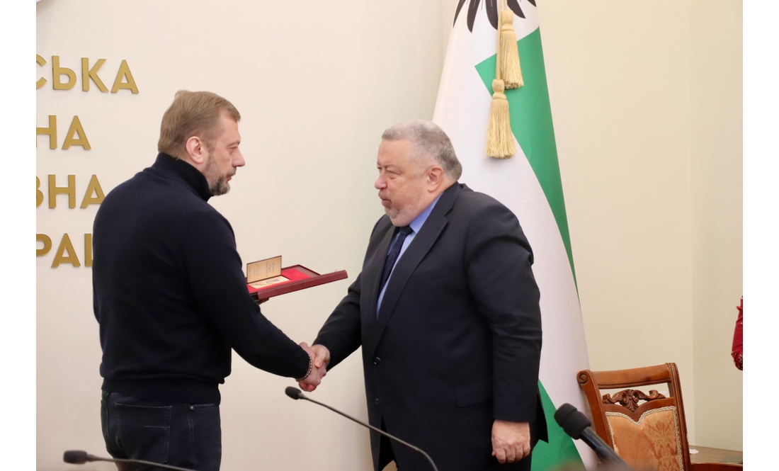 Державні нагороди військовим, медикам, освітянам і митцям: у Чернігові відзначили жителів області