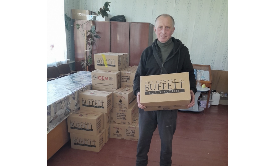 У громаді давали гуманітарку: показали фото кому вручили