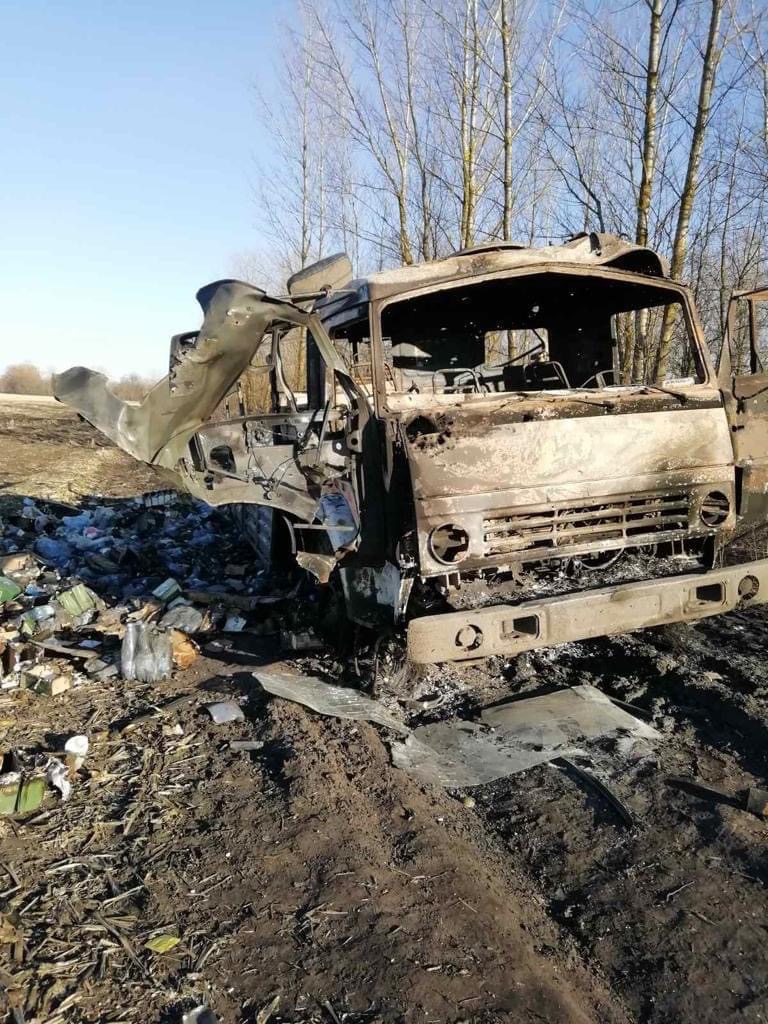 Вантажівки та самохідні гаубиці: фото знищеної та трофейної російської техніки на Чернігівщині