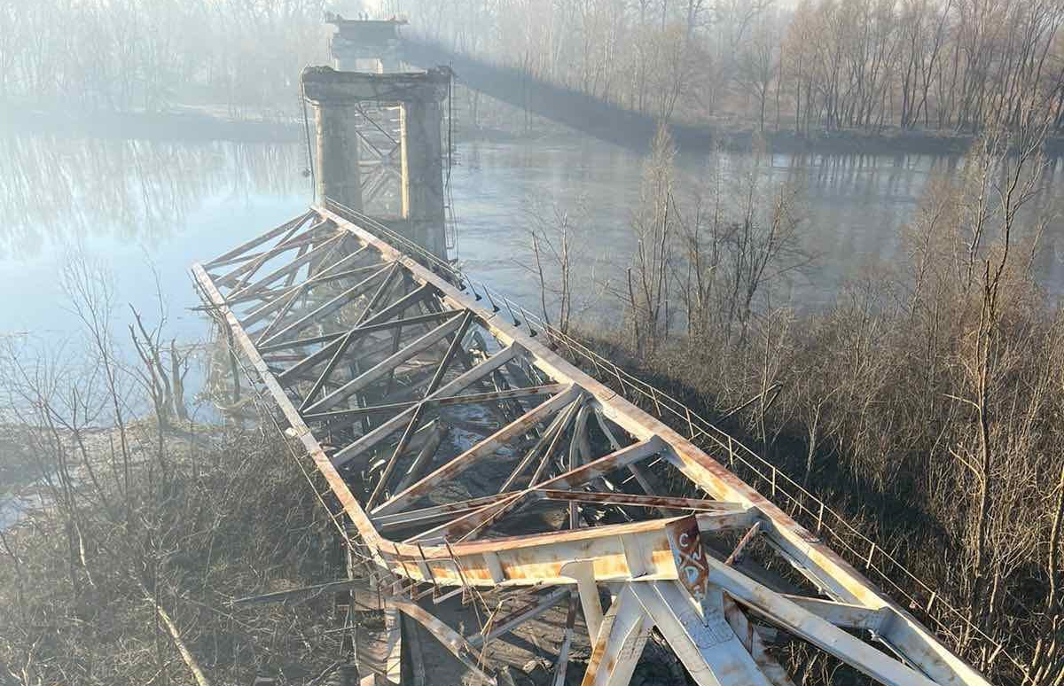 Росіяни розбомбили міст, що сполучав Чернігів із Києвом
