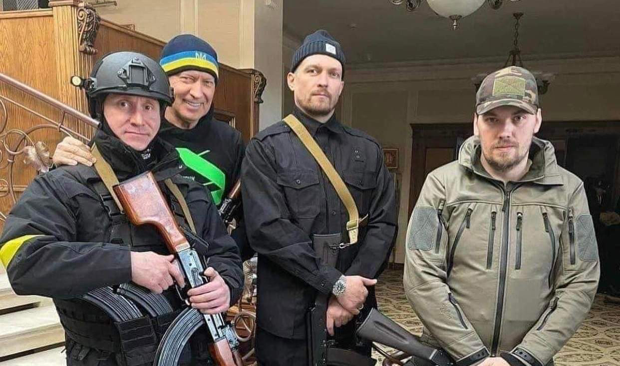 Усик полишив посаду тероробонівця задля великого спорту: «Так я більше зможу більше допомогти Україні»