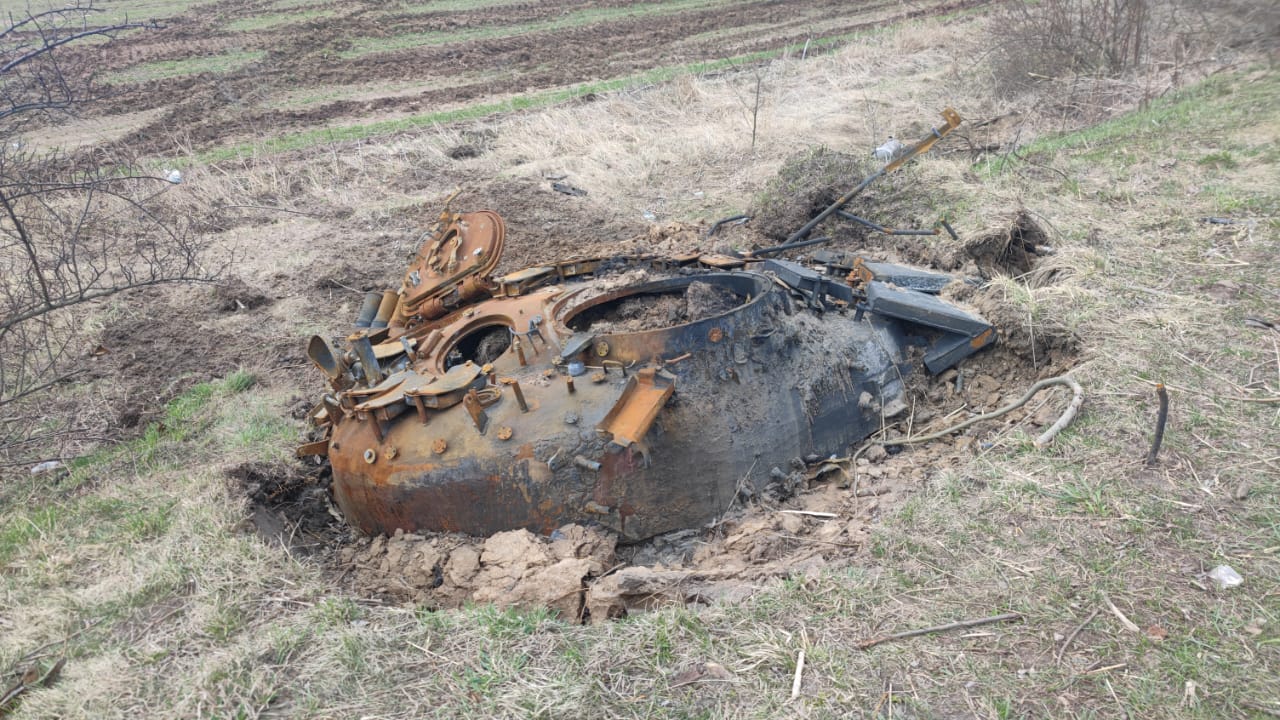 Залишки російської техніки у звільнених селах Чернігівщини