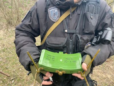 Біля Чернігова виявили могили трьох невідомих людей. Відео та фото 18+