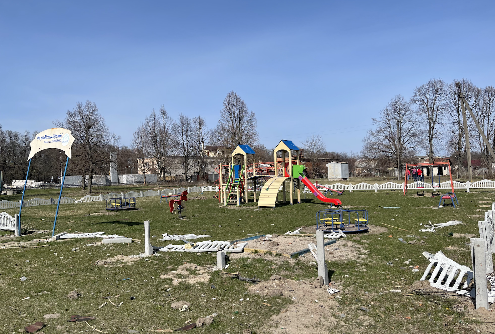 Новоселівку росіяни обстрілювали із усіх видів зброї, скидували з літаків бомби
