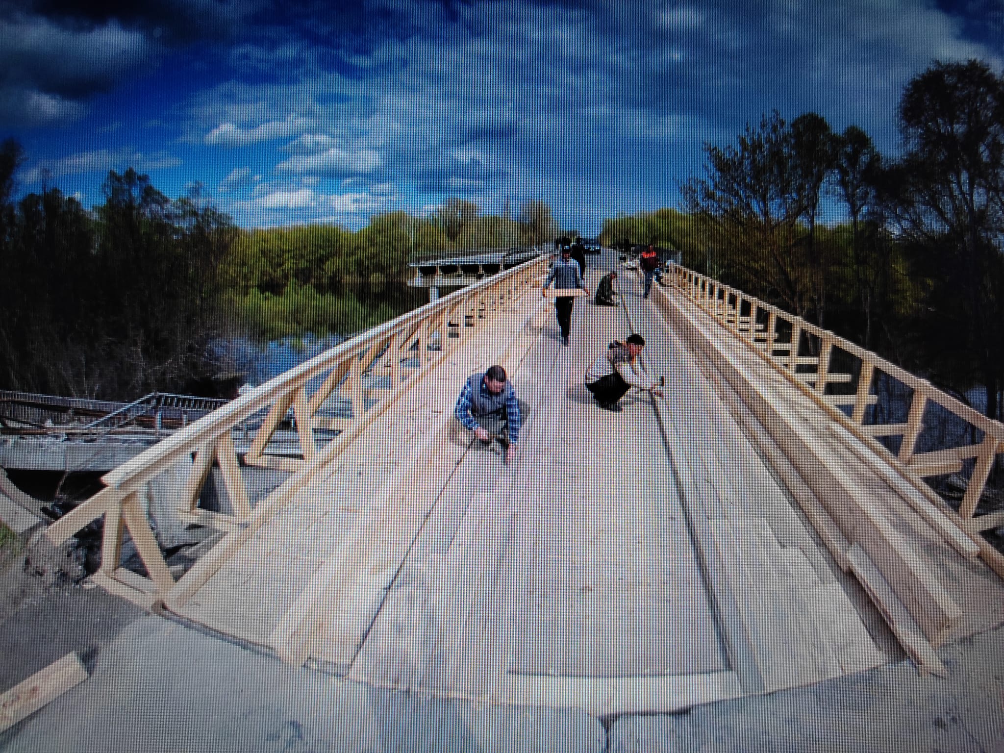 Можна їхать: біля Снов'янки відкрили для проїзду тимчасовий міст