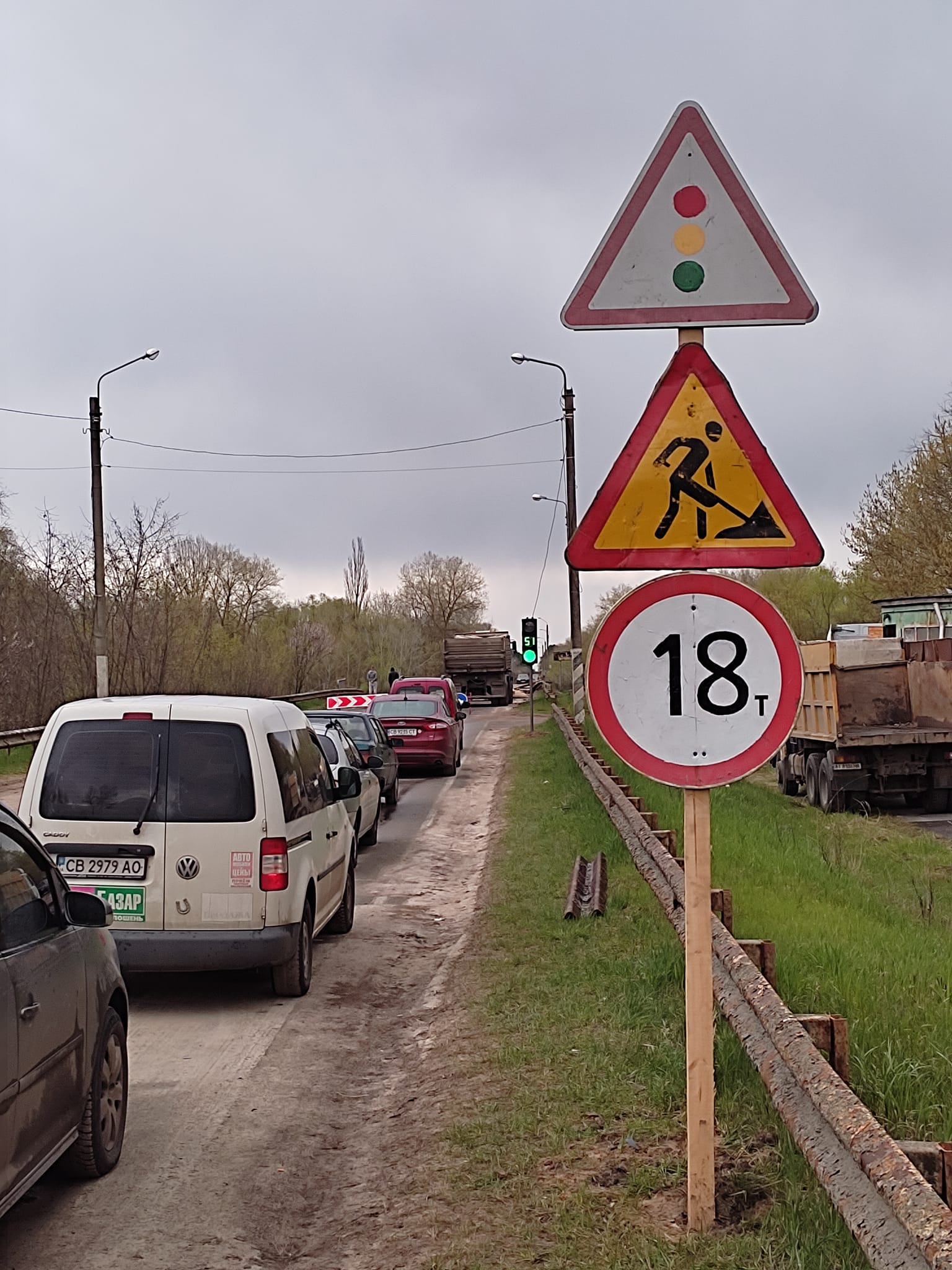 Можна їхать: біля Снов'янки відкрили для проїзду тимчасовий міст