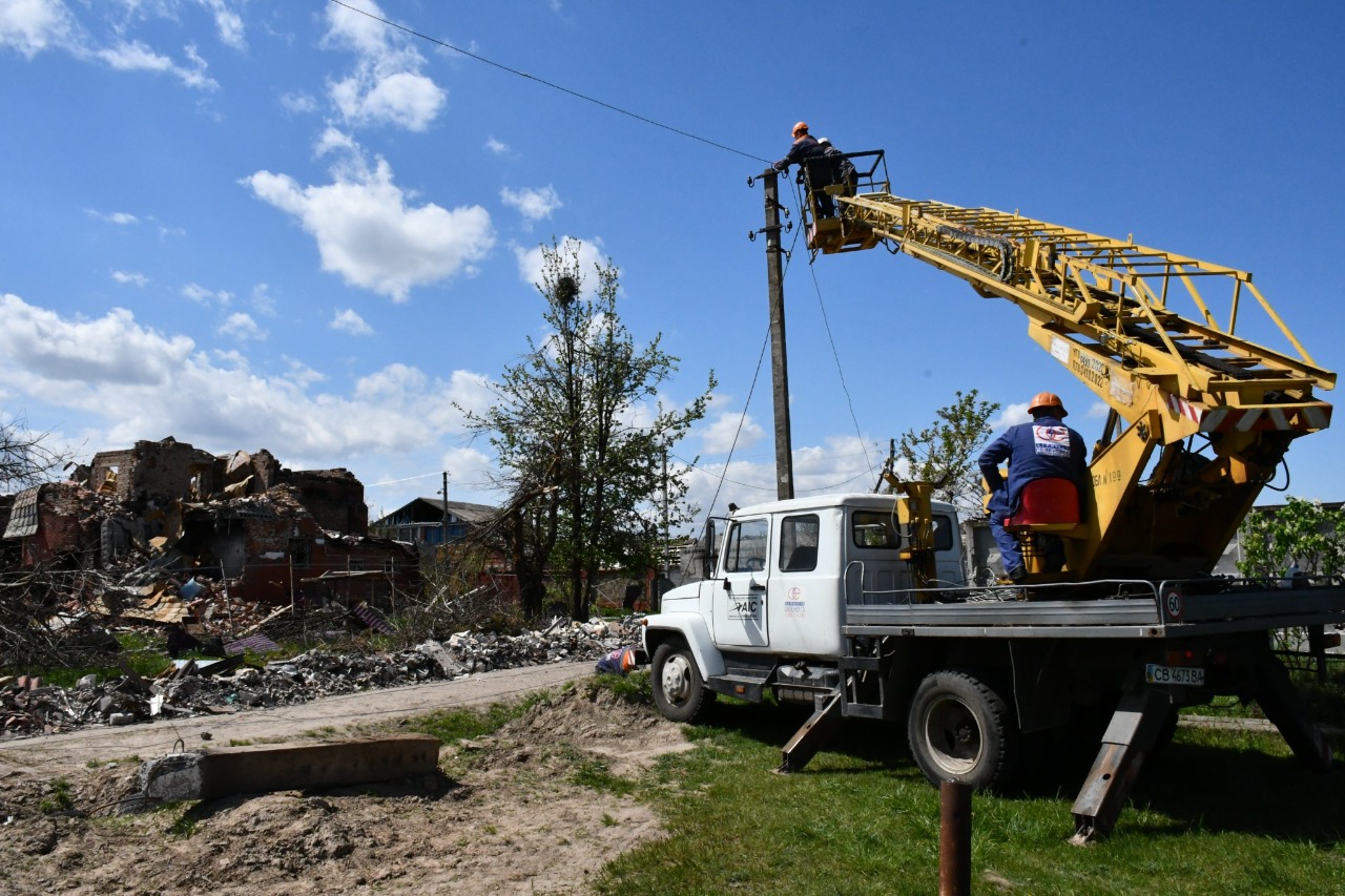 Дороги, газ та електрика: як відновлюється Чернігівщина