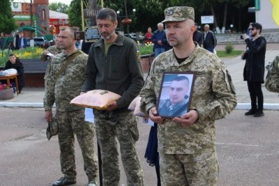 У Варві поховали загиблого на Донбасі бійця