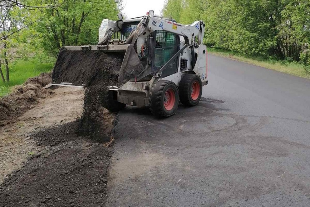 Працюють і у вихідні: як ремонтують автошляхи Чернігівщини