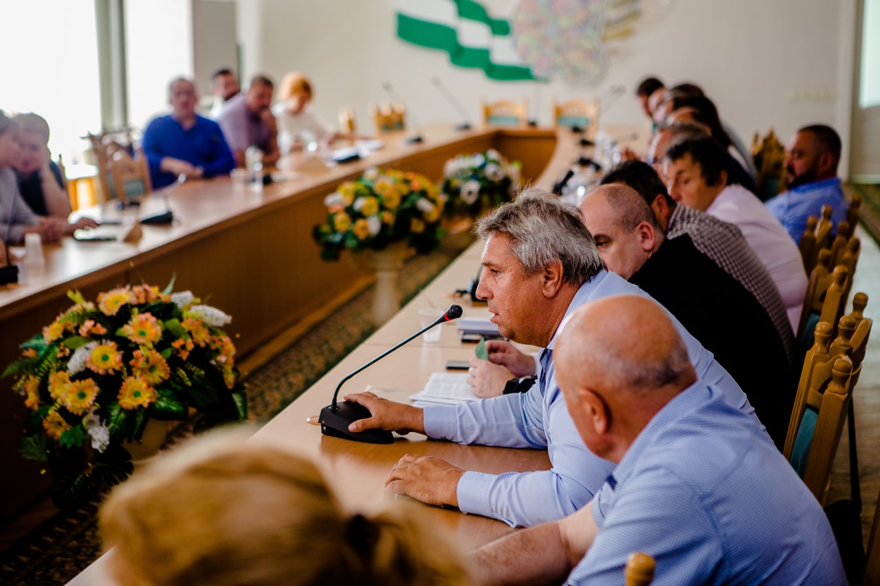 Вперше зібралась сесія облради: дистанційне голосування, фракція ОПЗЖ та посли Франції та Латвії