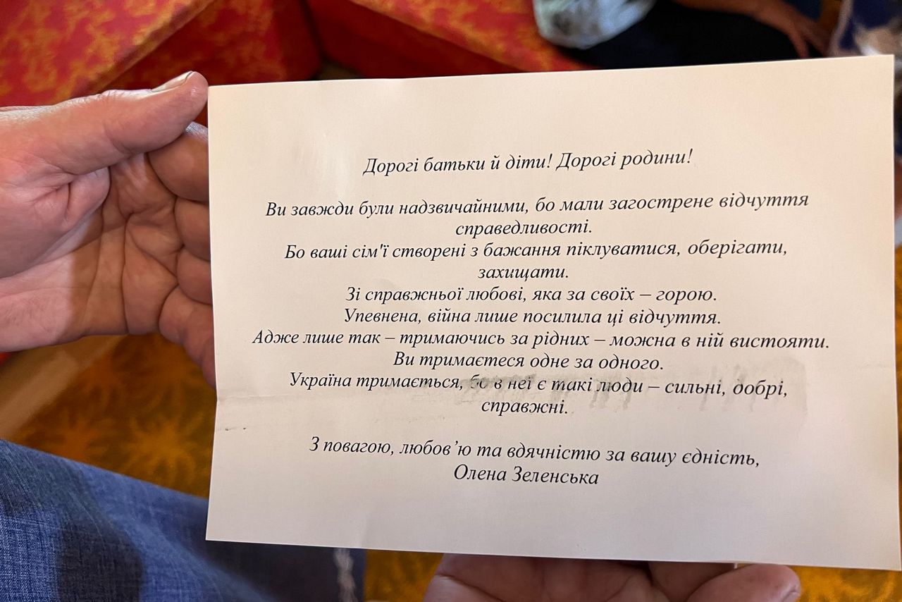 Родина з Рудки, в якій виховується 10 дітей, отримала подарунки від Першої леді України