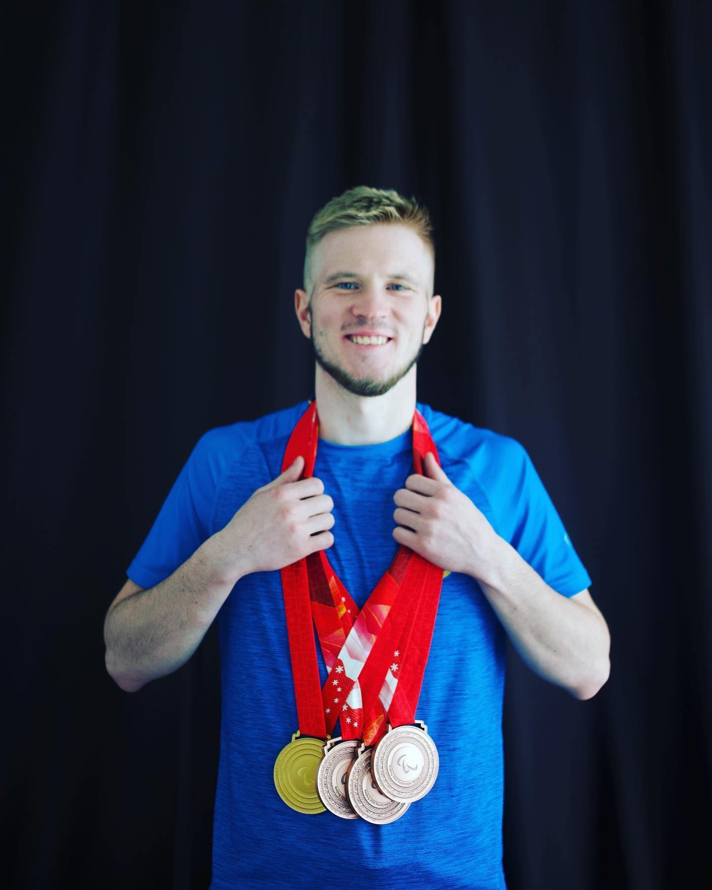 Чернігівський паралімпієць Дмитро Суярко виставив на продаж медаль з Китаю