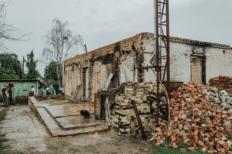 У Чернігові люди самотужки взялися відновлювати оселі в районі Бобровиця та сусідній Новоселівці