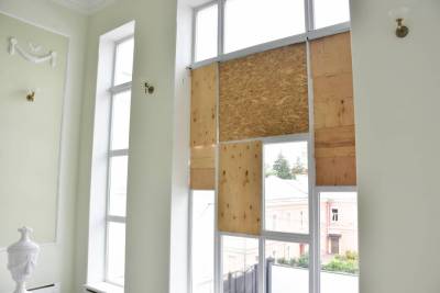 Замість житла – адмінбудівлі: як ремонтуватимуть приміщення, де сидять чиновники