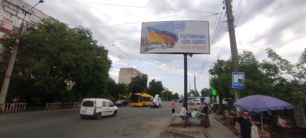 Хто платить і що рекламує на білбордах у Чернігові