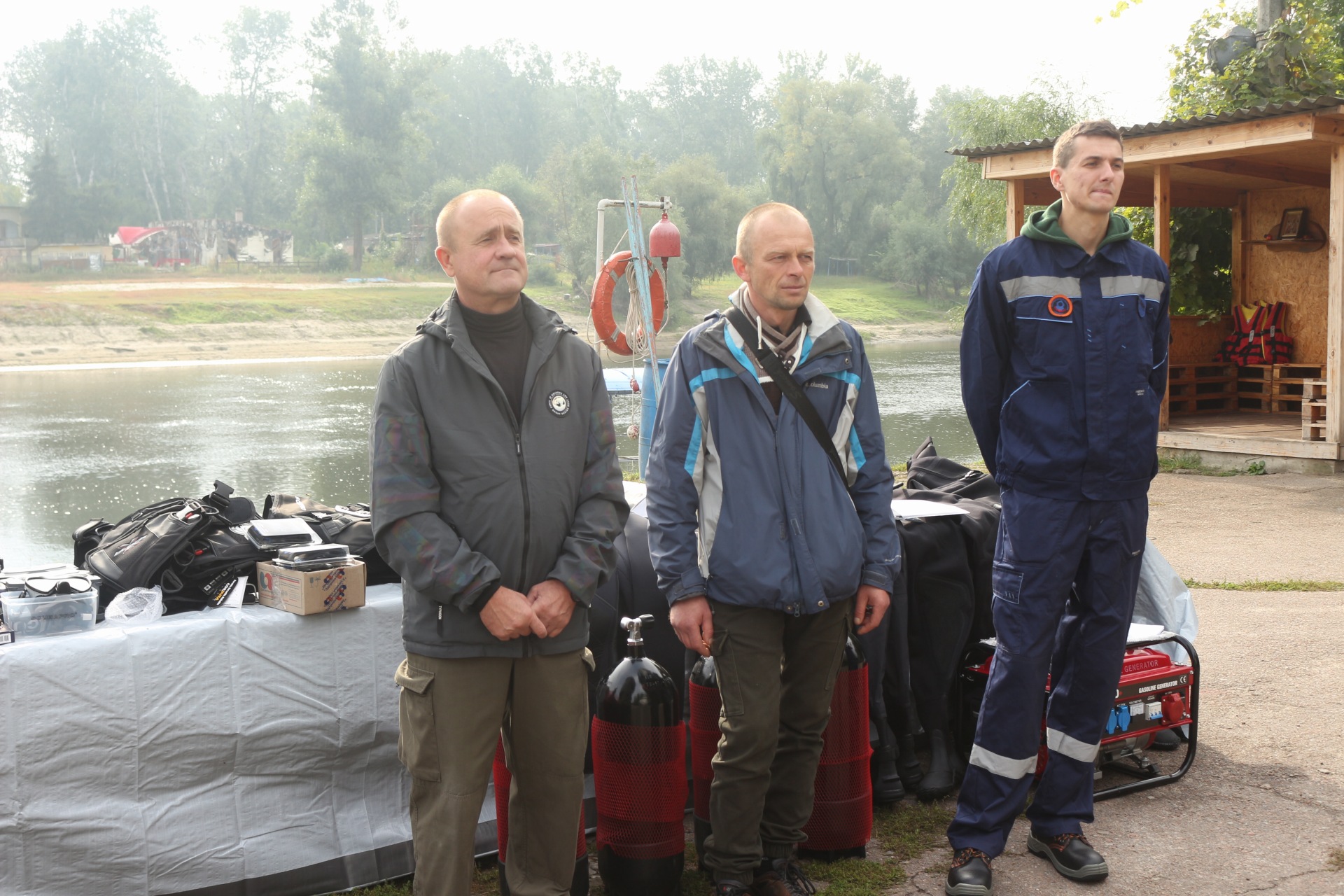 Нові гідрокостюми та човни: чернігівські водолази-рятувальники мають нове спорядження