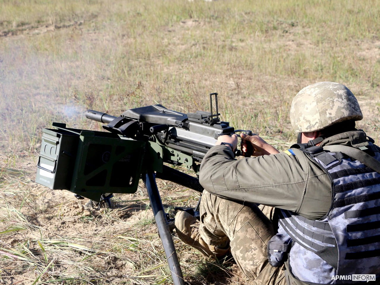На Чернігівщині військові вчаться стріляти з американських гранатометів