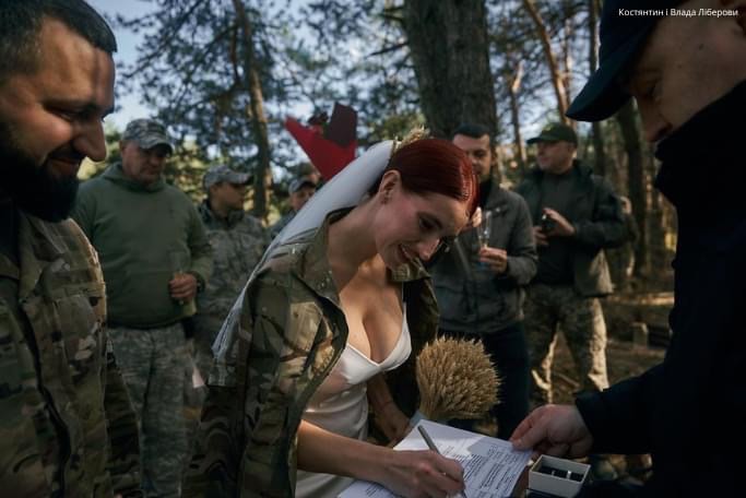 Відому снайперку Євгенію Есмеральд заміж віддав Ляшко, а розписував Мікац