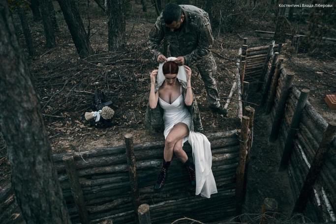 Відому снайперку Євгенію Есмеральд заміж віддав Ляшко, а розписував Мікац