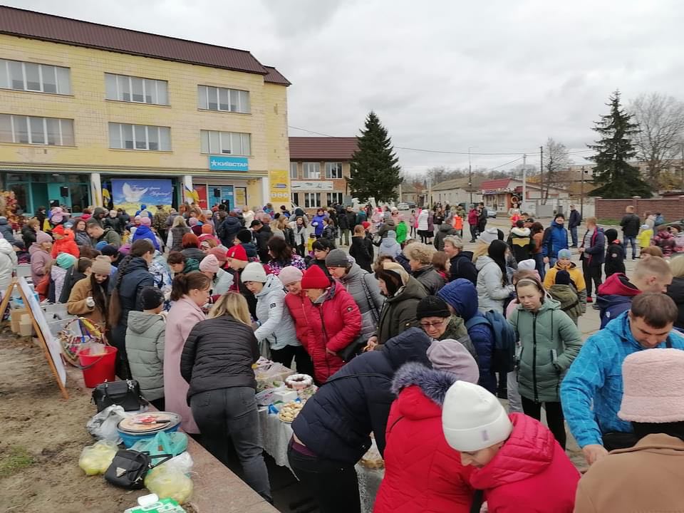 Новини громад Чернігівщини: міняють шибки, купують техніку для шкіл, допомагають захисникам