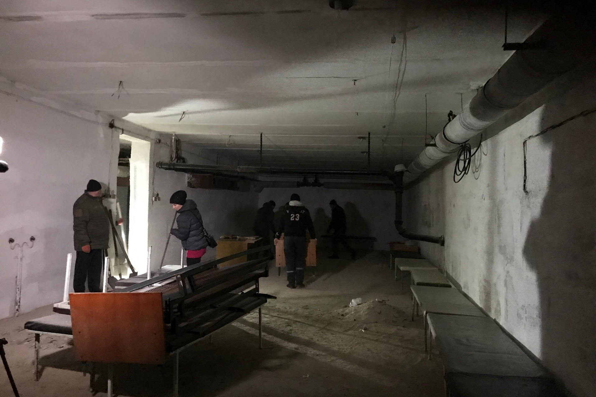 Безробітні розчищають чагарники та будуть захисні споруди: як це працює і скільки отримують