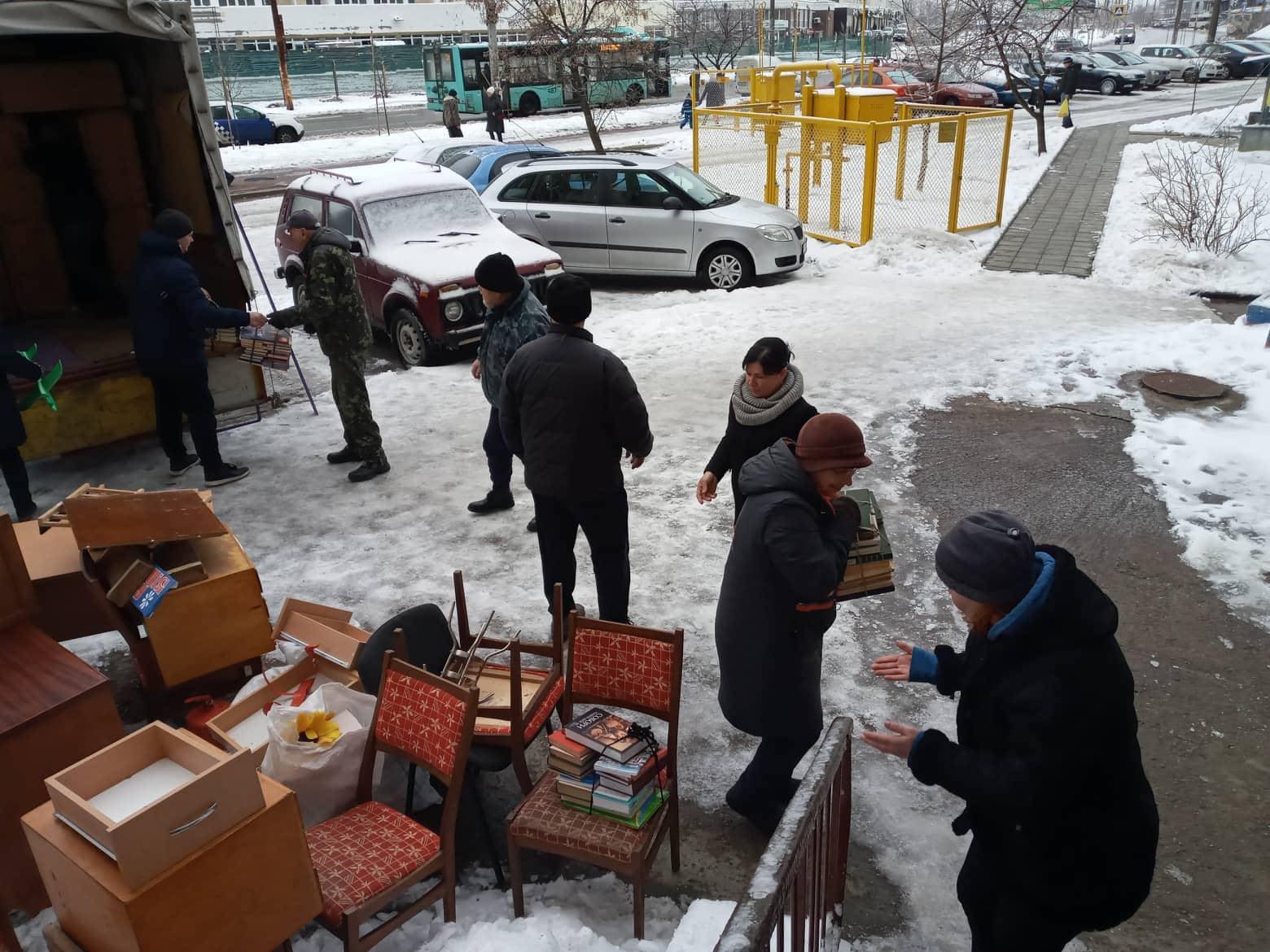 У розпал атаки та блекауту на Масанах облаштовували нову бібліотеку
