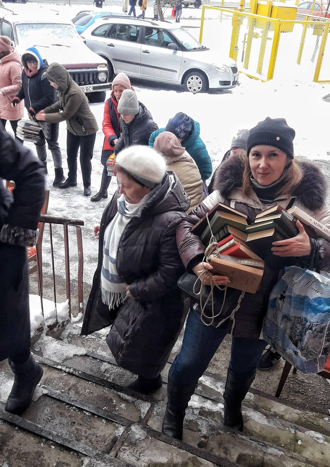 У розпал атаки та блекауту на Масанах облаштовували нову бібліотеку