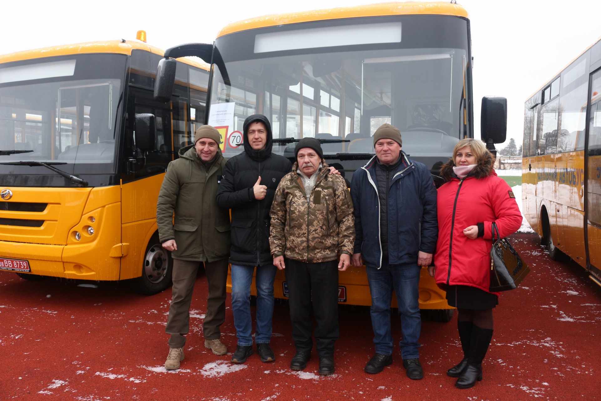 Турбота про дітей: школам Чернігівщини придбали 9 нових автобусів