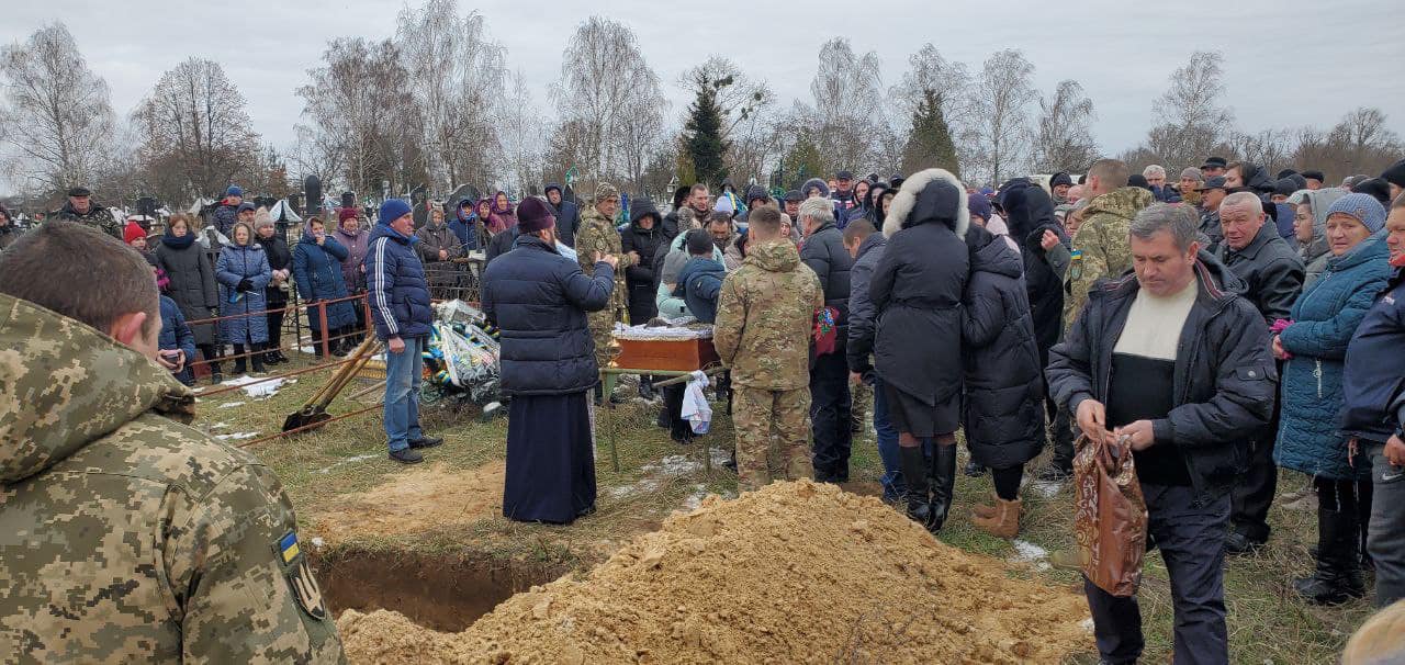 На Чернігівщині попрощались із бійцем, який загинув під Бахмутом