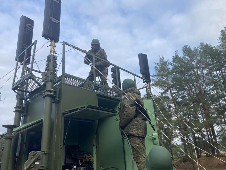 «Новая газета» вважає, що у грудні росіяни можуть знову рушити на Північ України з білорусі. Нині в частинах там триває активне постачання припасів