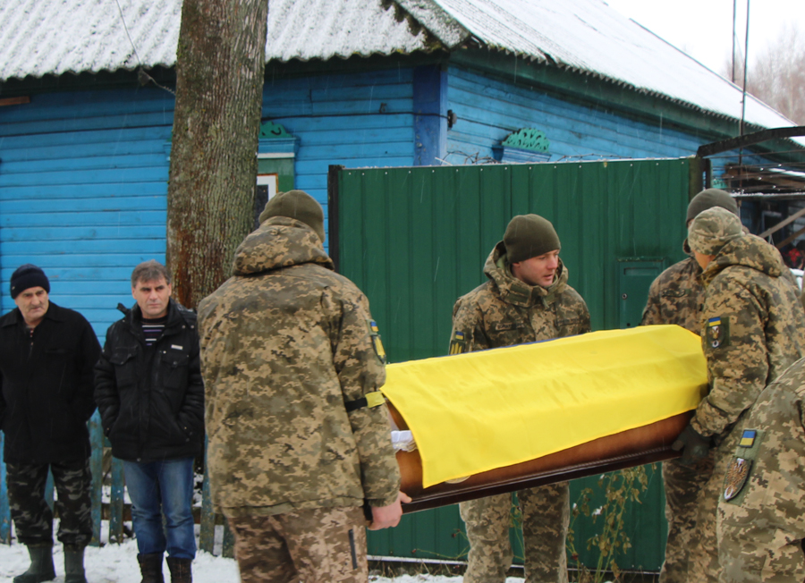Загинув у бою біля Курдюмівки на Донеччині: на Чернігівщині попрощались із загиблим бійцем