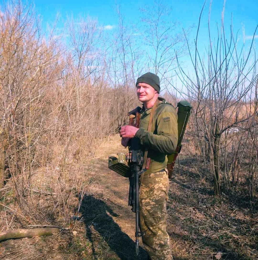 «Я поставлю його на ноги. Це моя мрія» - каже батько Сергій Шумей про військового-сина Віталія, який лікується у чернігівській лікарні