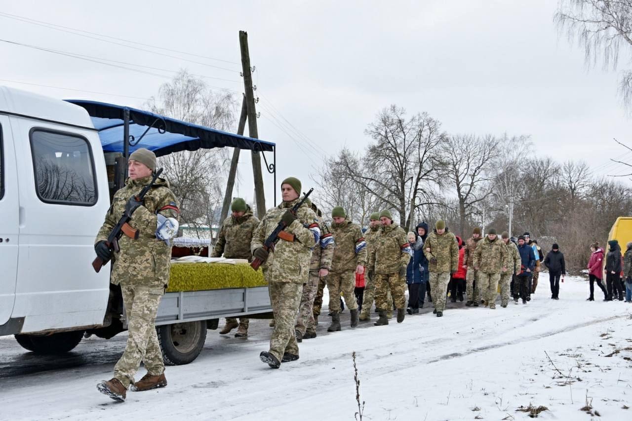 У громаді на Чернігівщині поховали бійця, який загинув під Бахмутом