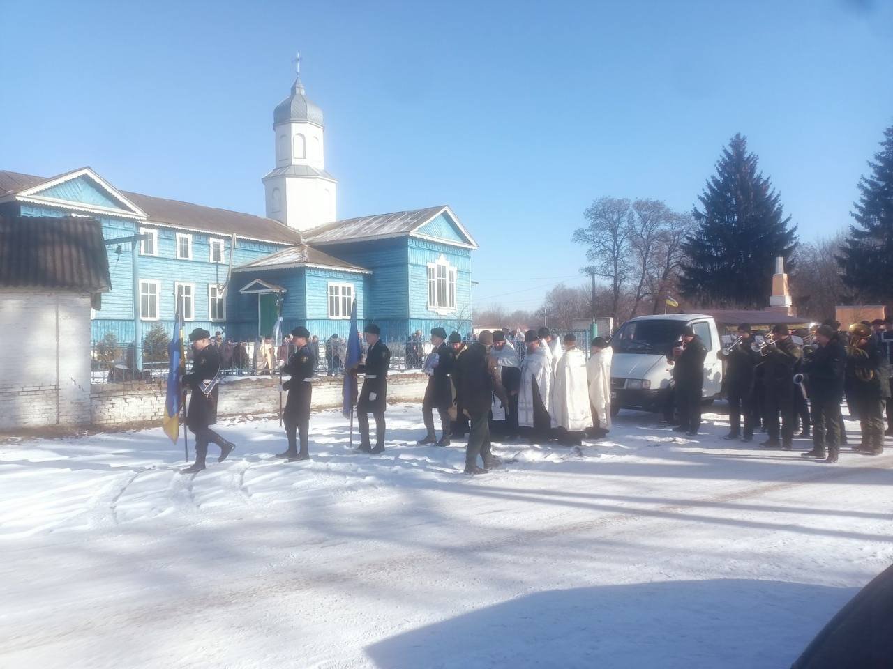 Залишилось 5 дітей: на Чернігівщині попрощались із загиблим бійцем ЗСУ