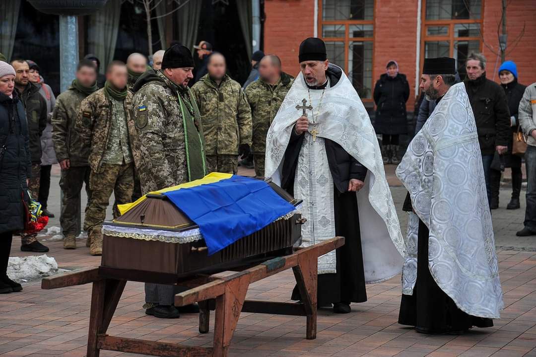 Загинули перед Новим роком: у Ніжині прощались із двома бійцями ЗСУ