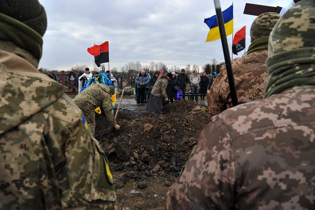 Загинули перед Новим роком: у Ніжині прощались із двома бійцями ЗСУ