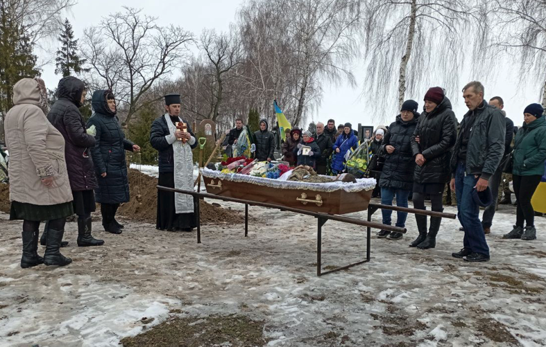 У громадах Чернігівщини поховали пʼятьох воїнів, які загинули на російсько-українській війні