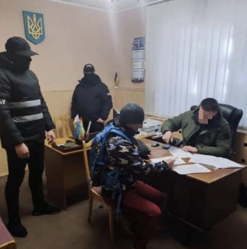 Чекав приходу росії і вихваляв рашистів: прокуратура та СБУ затримали колишнього голову Сновська